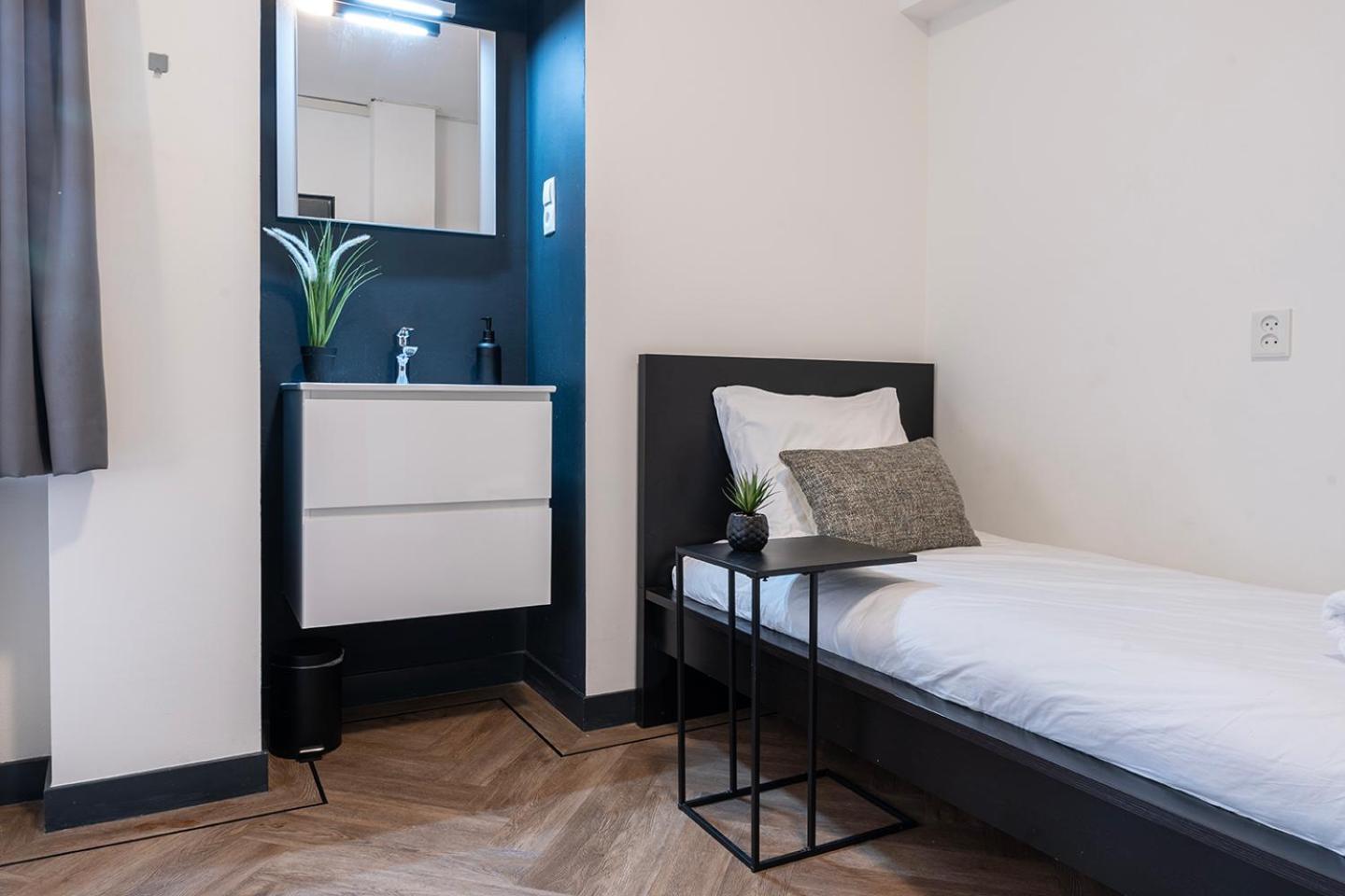 Basic With Social Kitchen And Wifi Access *