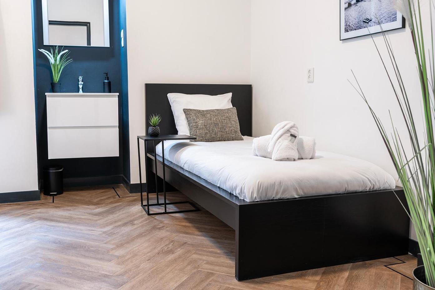 Ferienhaus Basic With Social Kitchen And Wifi Access Tilburg